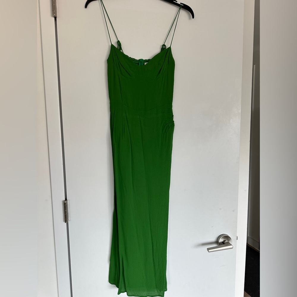 Reformation Kourtney dress! Used only once: size:2, color: Kelly green